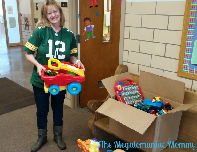 Green Bay Head Start Toy Donation #HoliSPRAY #OldSpice #SmellcometoManhood Second Chance Toys, Old Spice, #sponsored