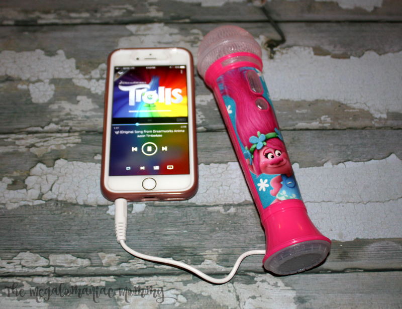 trolls-rock-n-troll-microphone-and-music